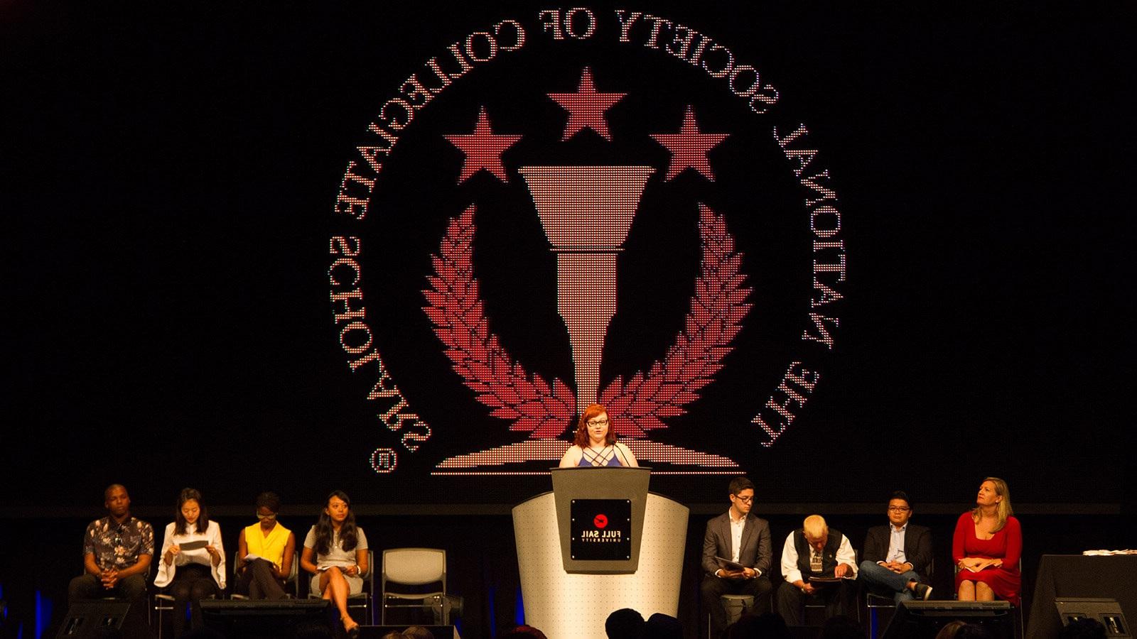 满帆’s National Society of Collegiate Scholars chapter members on stage at an NSCS ceremony.